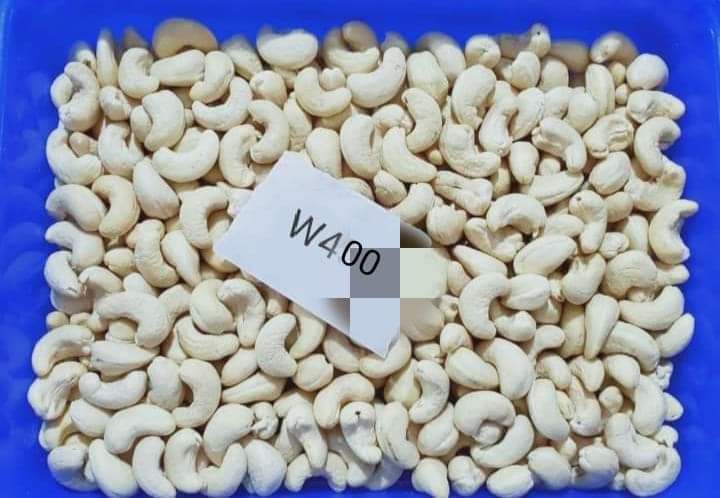 Whole cashew nuts