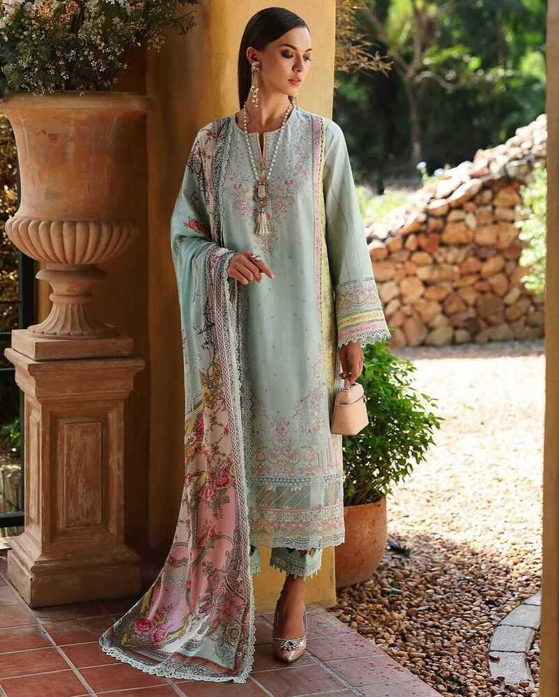 Launching New Pakistani Suit