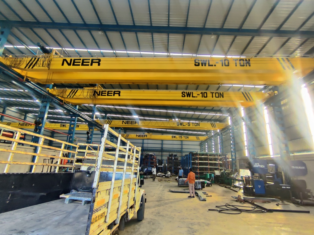 Material Handling Eot Cranes - Color: Yellow