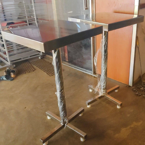 Stainless Steel Round Standing Table or SS Round Cafe Table / Restaurant Table