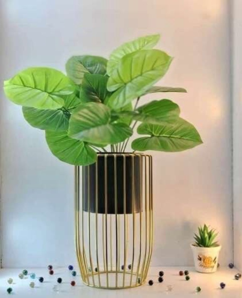 POT WITH GOLDEN STAND