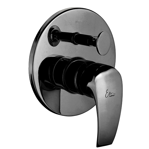 सिंगल लीवर एक्सपोज़ पार्ट्स किट ऑफ़ हाई-फ्लो डाइवर्टर जिसमें ऑपरेटिंग लीवर, वॉल फ्लेंज और बटन शामिल हैं