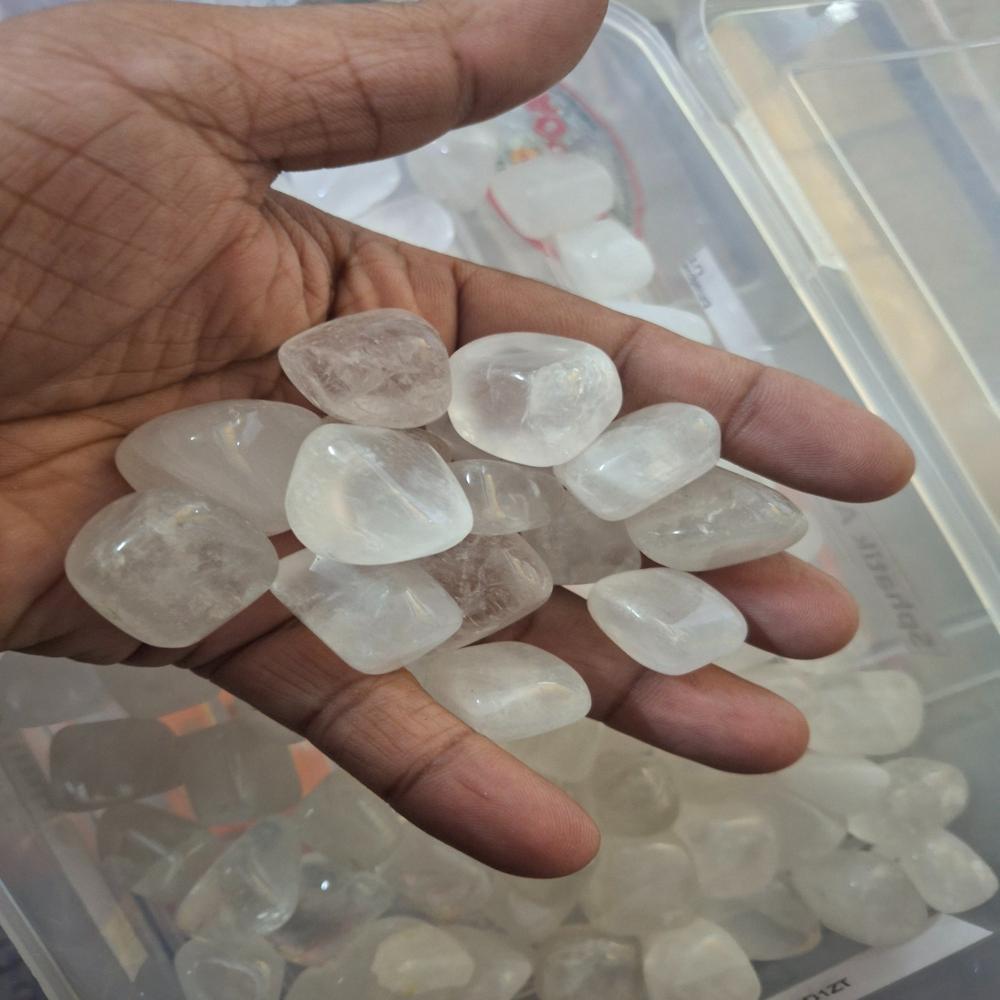 Sphatik tumble stone crystal tumble