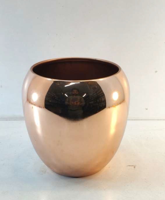 TABLE TOP IRON POT
