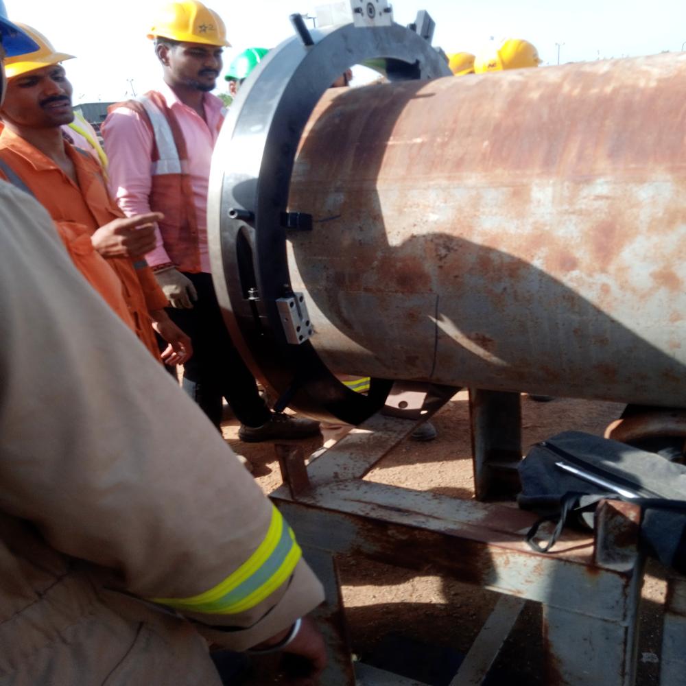 Semi-automatic Pipe Cutting And Beveling Machine - Feature: Automatic Feeding