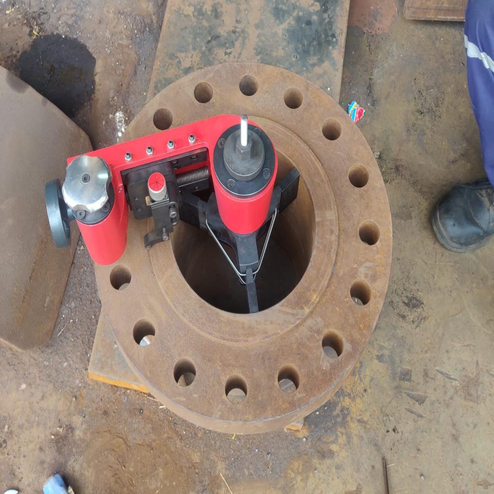 Semi-automatic Flange Facing Machine - Color: Silver