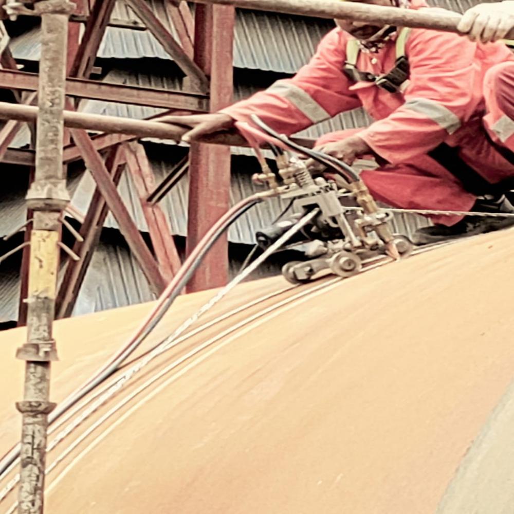 Gas Cutting Machine For Tank - Color: Silver