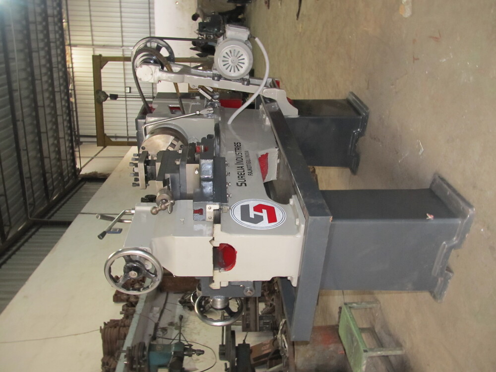 Medium Duty Lathe Machine - Metal Build Gray Color | Simple Control Functionality