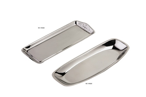 सिल्वर सर्विंग ट्रे