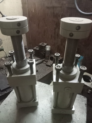 Hydraulic cylinder Works