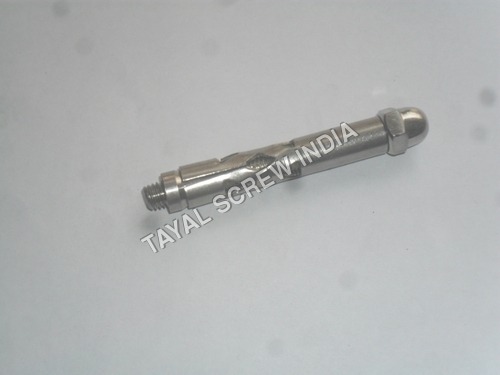 डोम नट के साथ स्टड