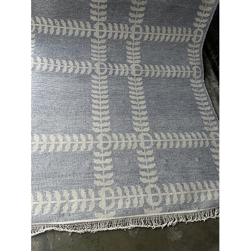 Machine Made Carpet - Advantage: Easy To Clean