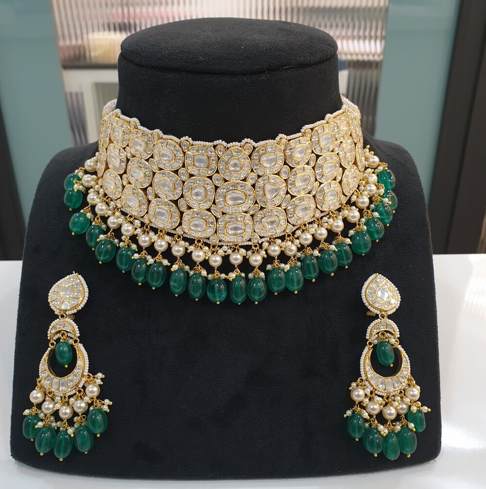 18kt Gold Uncut Polki Diamond Chokar set
