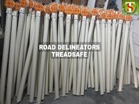 Solar road delineator