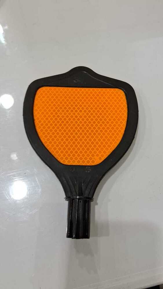 Flexible delineator
