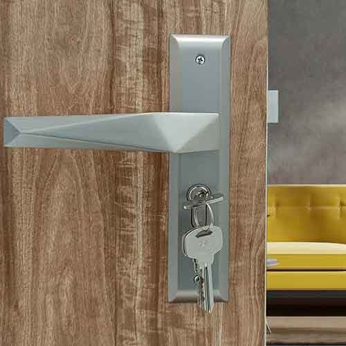 Sm-01-02-01 Yale Sm Series Mortise Lock Comboset With Backplated Handle Cylinder With Knob Inside And Keys Outside Ss Finish - Color: Sliver