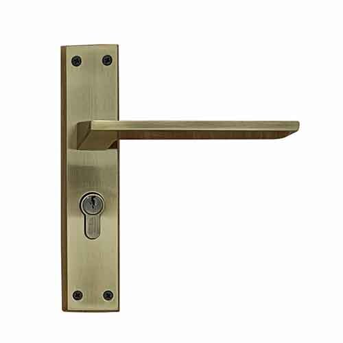 Sm-03-02-02 Yale Sm Series Mortise Lock Comboset With Backplated Handle Cylinder With Knob Inside And Keys Outside Antique Brass - Finish: Satin Steel Finish