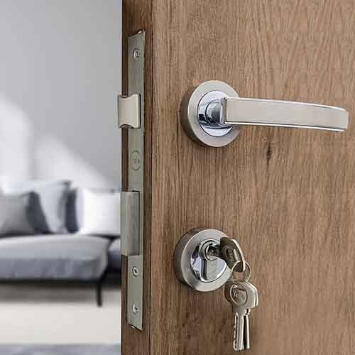 Sm-04-01-01 Yale Sm Series Mortise Lock Comboset Cylinder With Knob Inside And Keys Outside Ss Finish - Color: Sliver