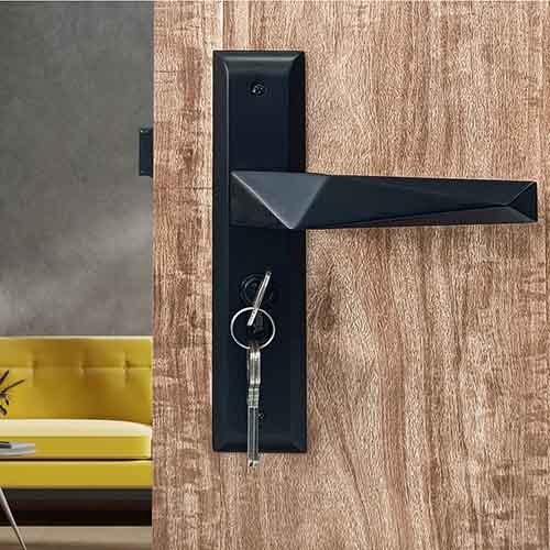 Sm-01-02-03 Yale Sm Series Mortise Lock Comboset With Backplated Handle Cylinder With Knob Inside And Keys Outside Black Matt Finish - Finish: Polished