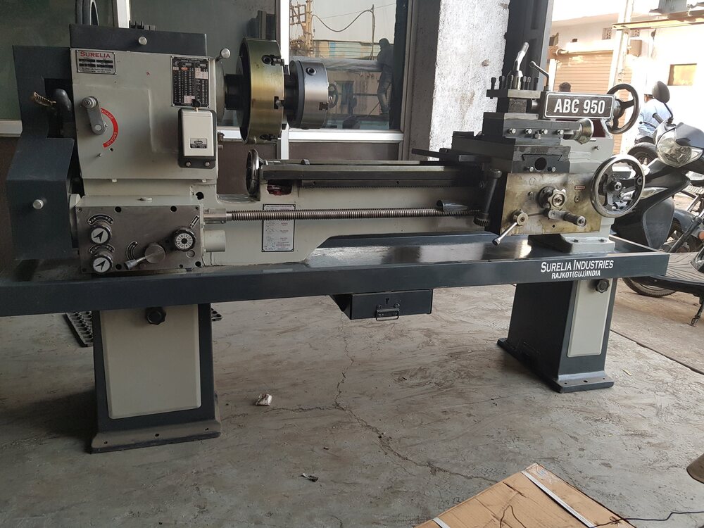 Belt Driven Medium Heavy Duty Lathe Machine 9 feet