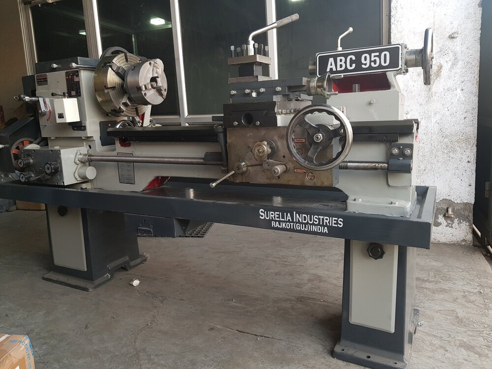 Belt Driven Medium Heavy Duty Lathe Machine 9 feet