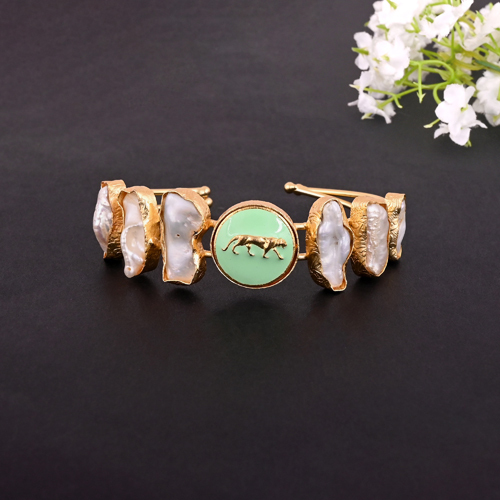 Brass Green Sugar Agate Druzy Cuff Bracelet - Color: Multicolor
