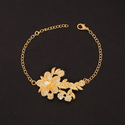 Blooming Floral Gold Bracelet - Color: Golden
