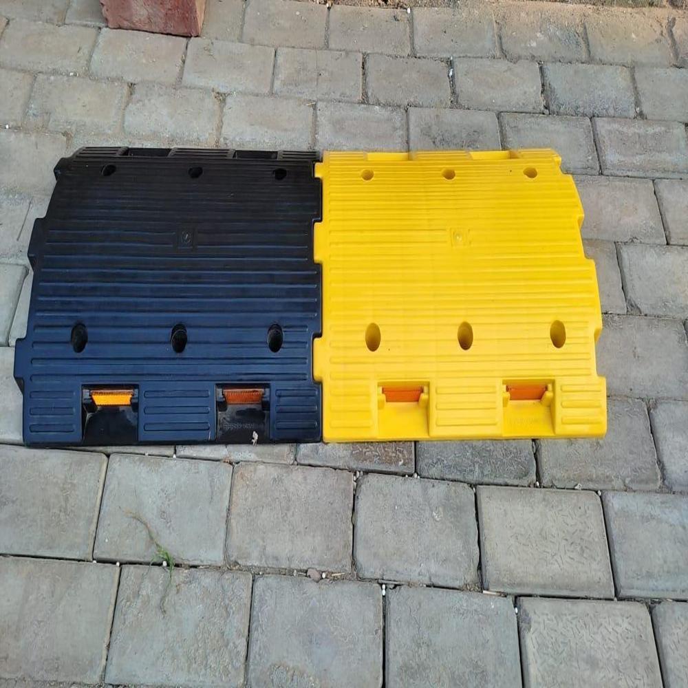 Yellow And Black Pvc Road Speed Breake