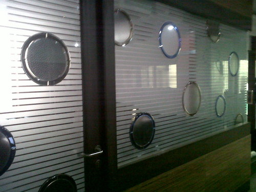 डिज़ाइनर लैकर वाले कांच