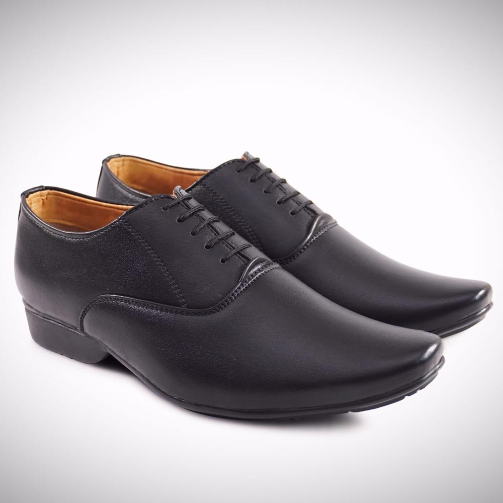 Black Pointed Formal Shoes