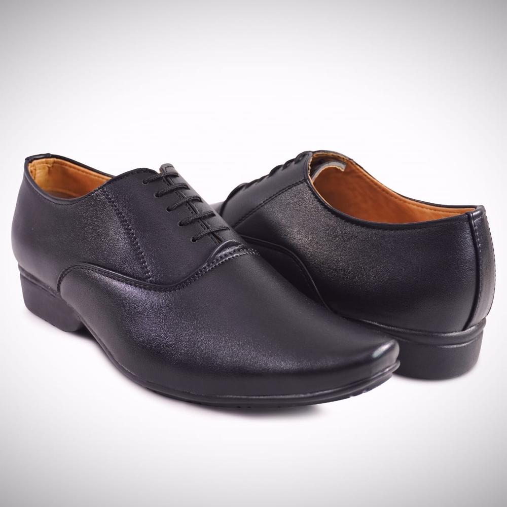 Black Pointed Formal Shoes