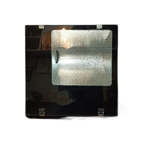 400 W Metal Halide Flood Light - Color: Black