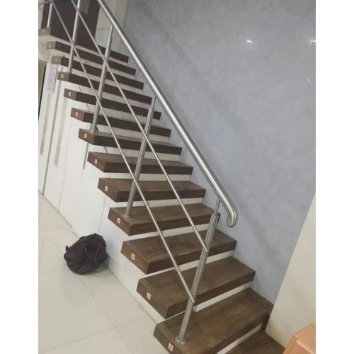 लकड़ी की सीढ़ी