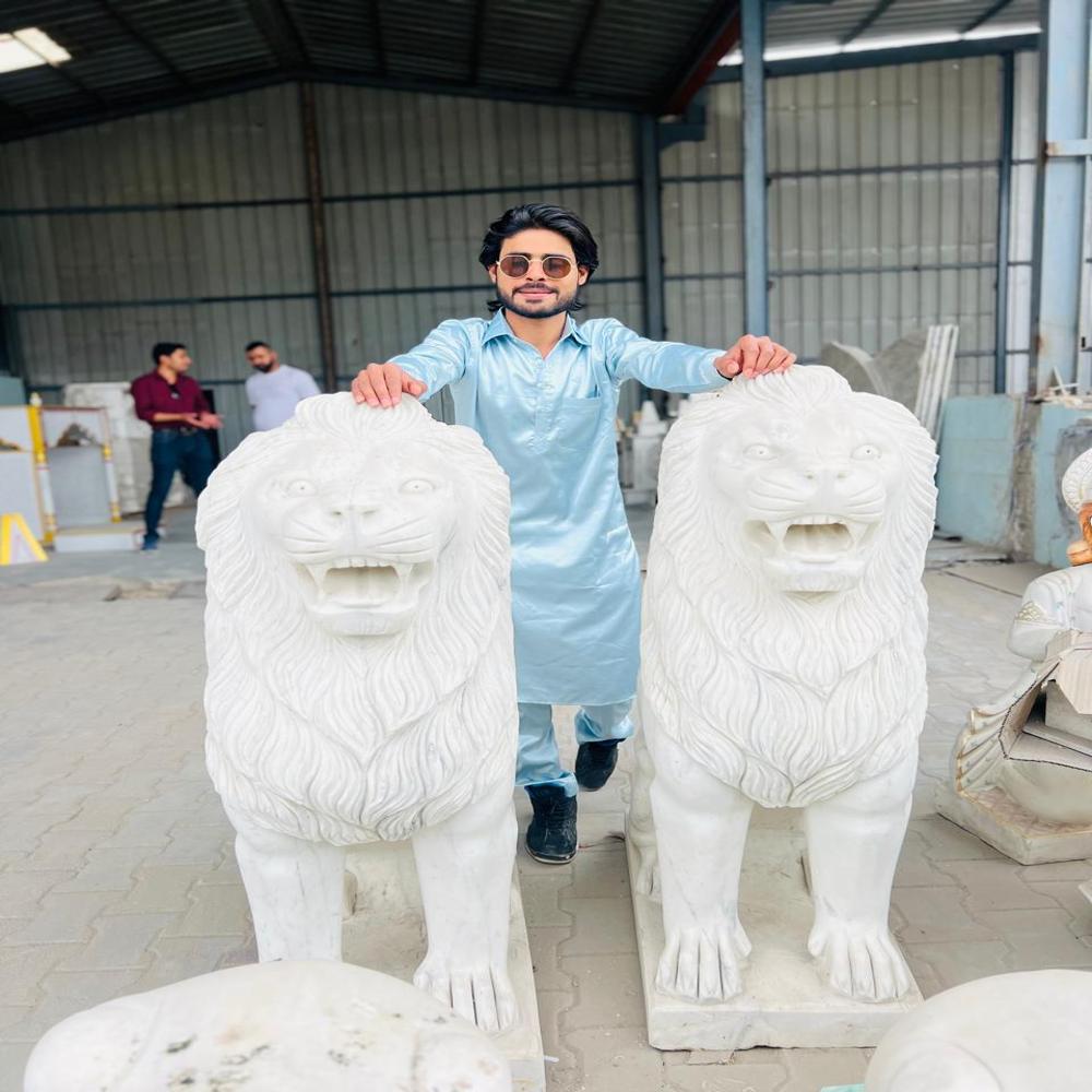Marble Lion Statue - High-quality Stone Block, Standard Size, Pure White Color, Polished Surface Finish, Water-resistant Design