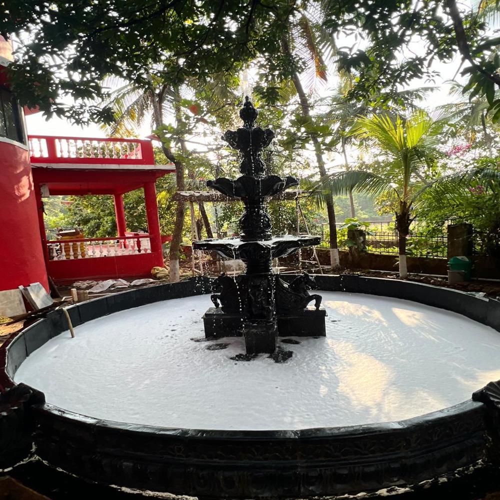 black stone horse fountain