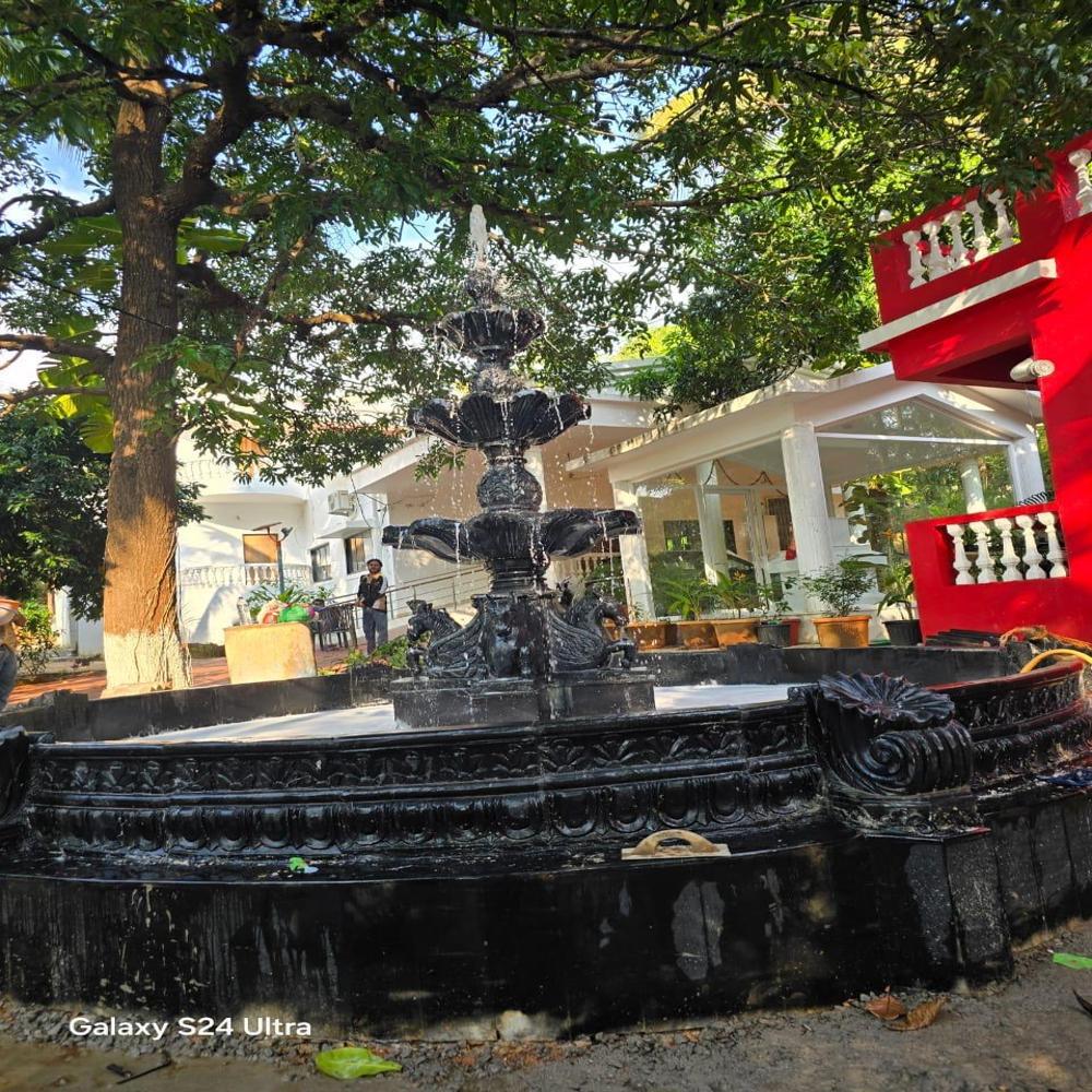 black stone horse fountain