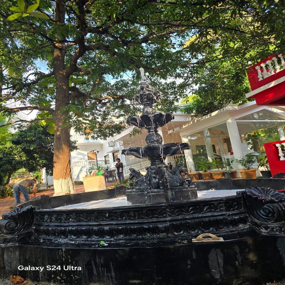 black stone horse fountain