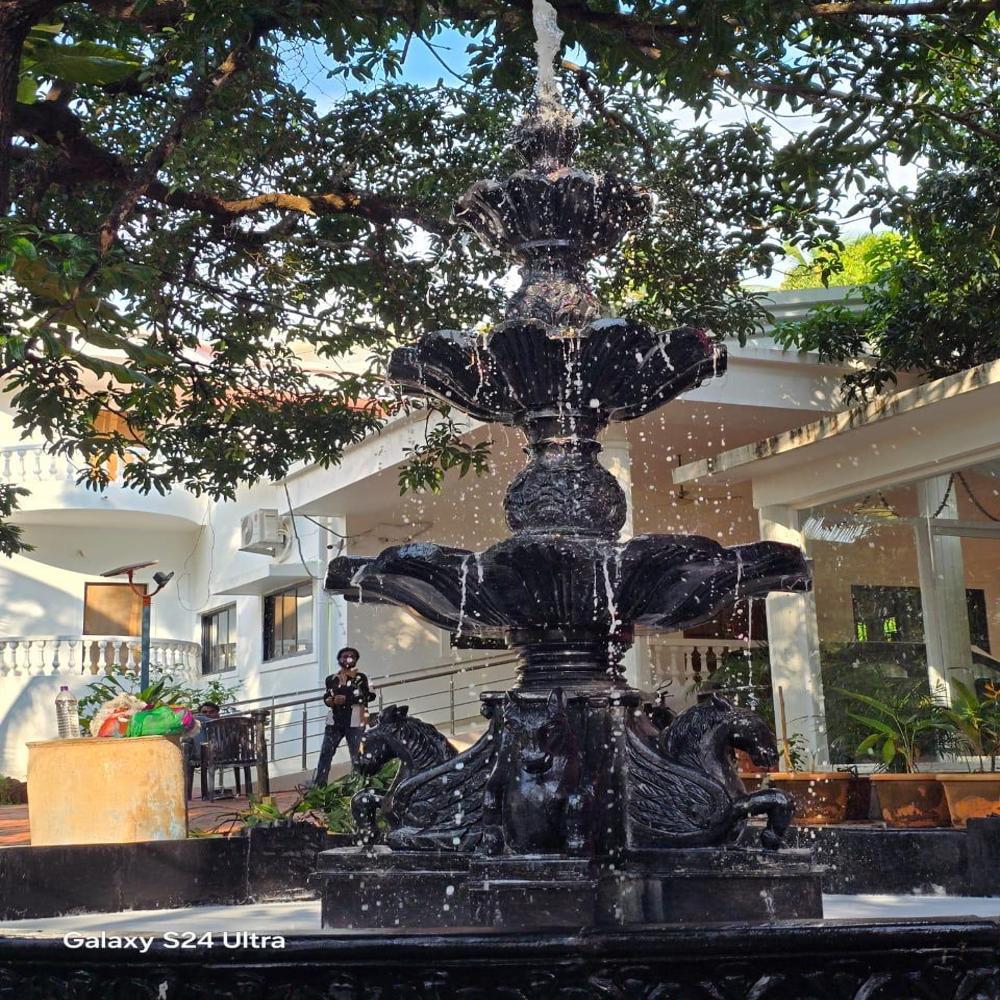 black stone horse fountain