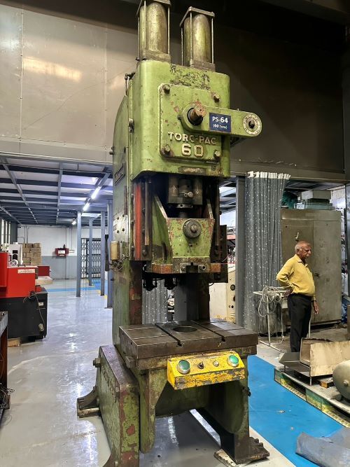 1667 AMADA  C FRAME SINGLE CRANK PRESS