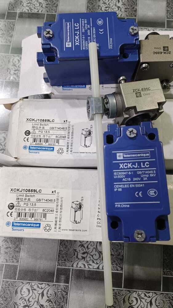 OMRON CONNECTOR CABLE, XS2F-M12PVC3A10MPLED