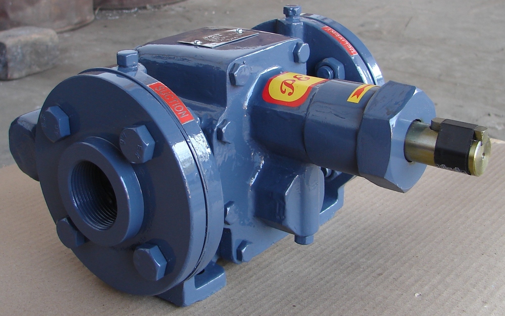 Rotary Gear Pump - Cast Iron, 150x100x75 Mm , 50 Lpm Flow Rate, 10 Bar Pressure, 1450 Rpm Speed, 10 Mm Shaft Diameter For Industrial Fluid Transfer