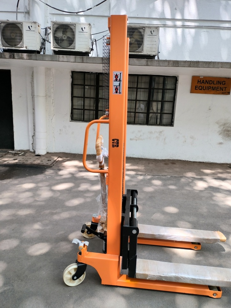 Manual Hydraulic Stacker - Color: Yellow And Black