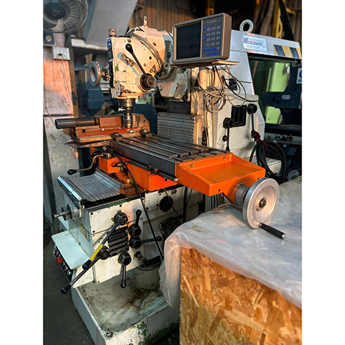 Universal Milling Machine with Quill Movement