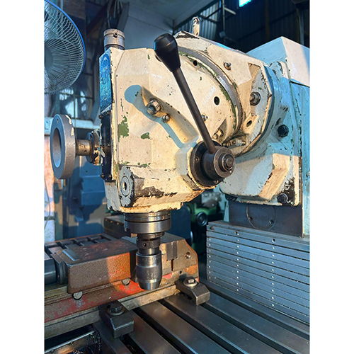 Universal Milling Machine with Quill Movement
