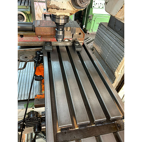 Universal Milling Machine with Quill Movement