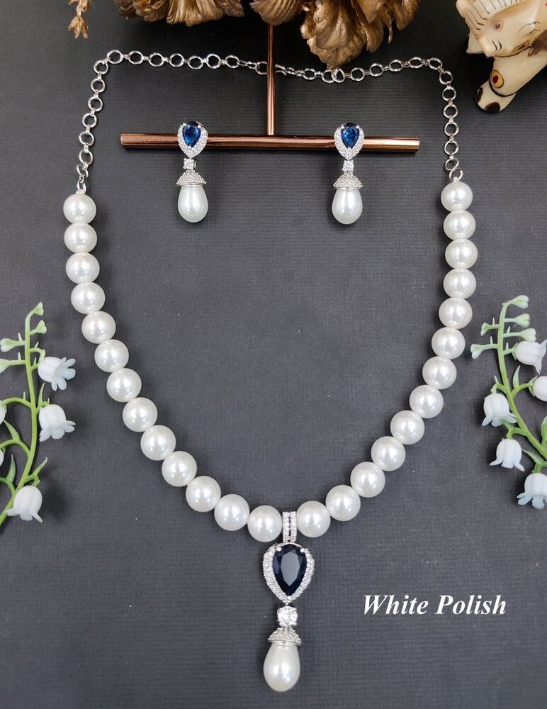 AD Glamorous Pearl Necklace