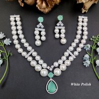 AD Luxurious Pearl Necklace