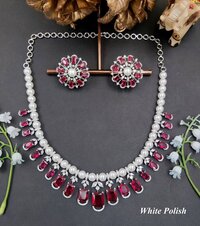 AD Elegant Pearl Necklace