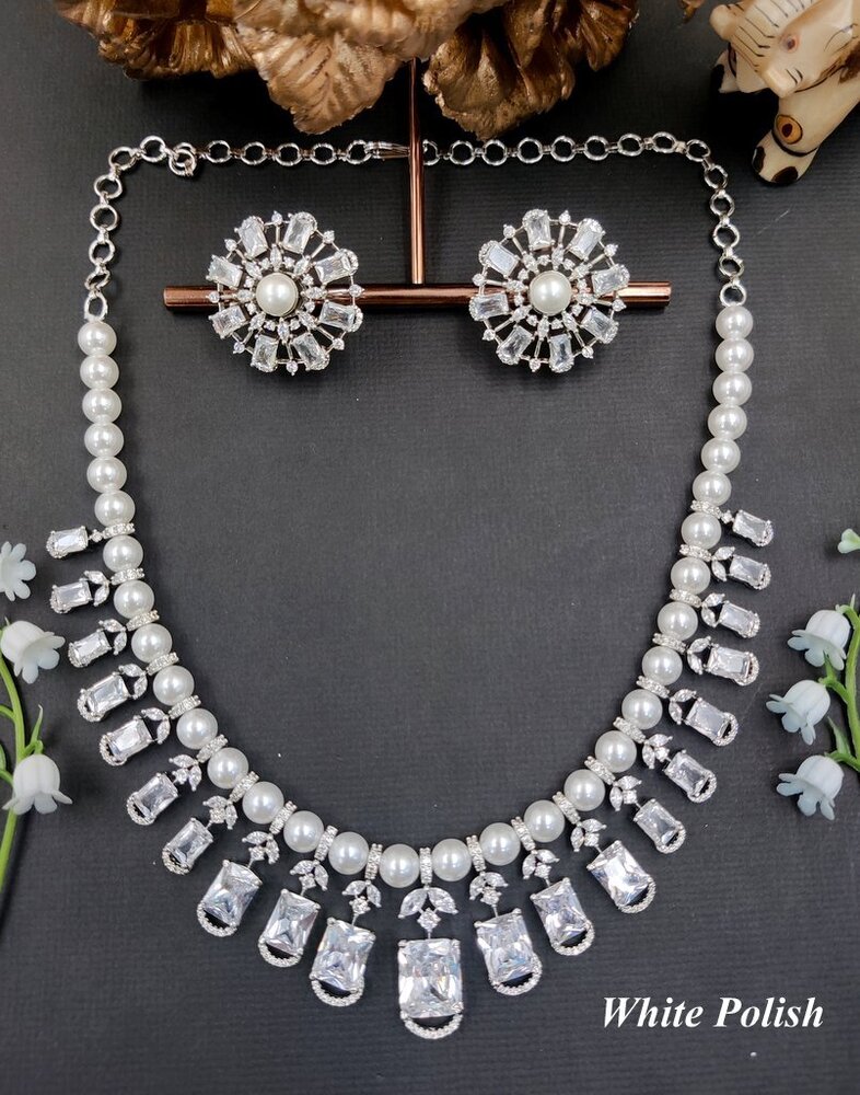 AD Elegant Pearl Necklace