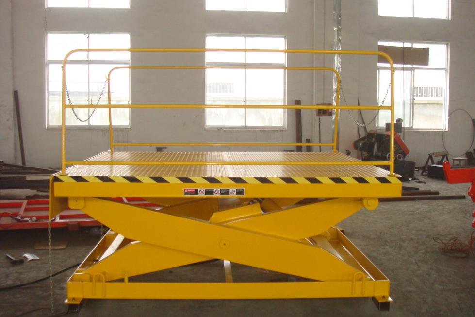 Hydraulic Scissor Lift Tables - Color: Yellow And Black